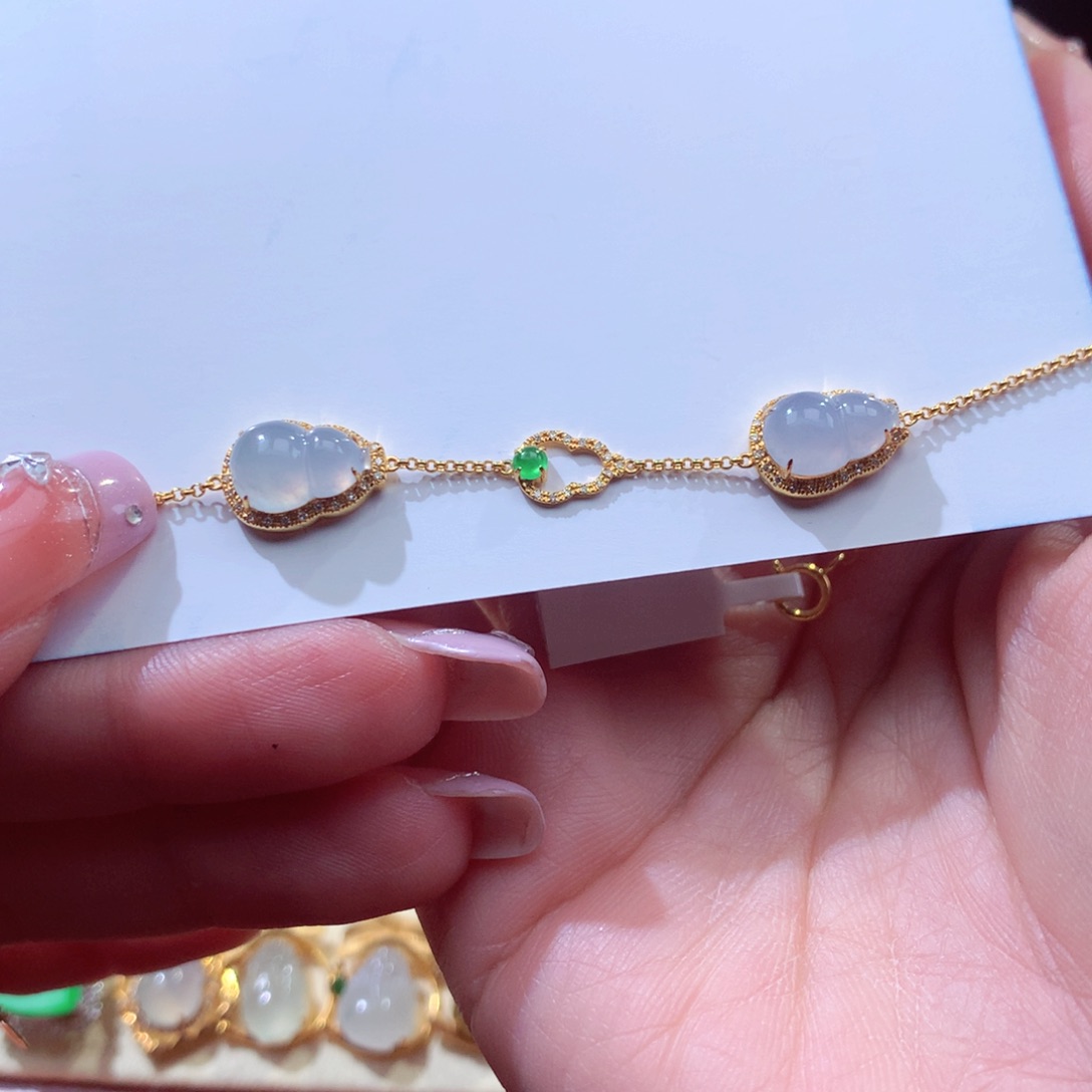 翡翠颈饰18K金镶嵌?****！翡翠