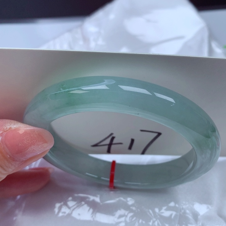 翡翠手镯未镶嵌翡翠