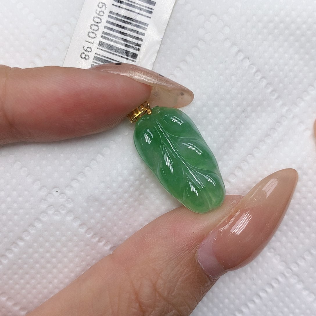 颈饰18K金镶嵌翡翠