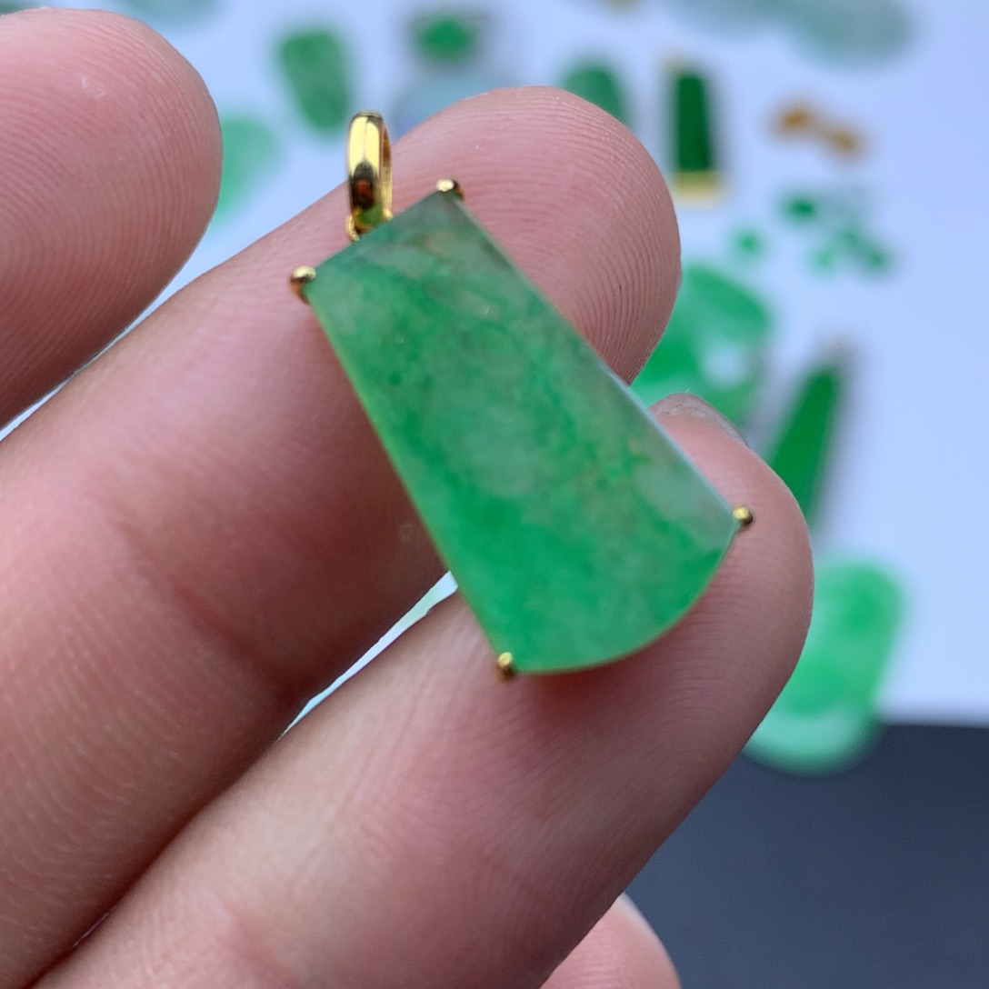 翡翠颈饰未镶嵌翡翠