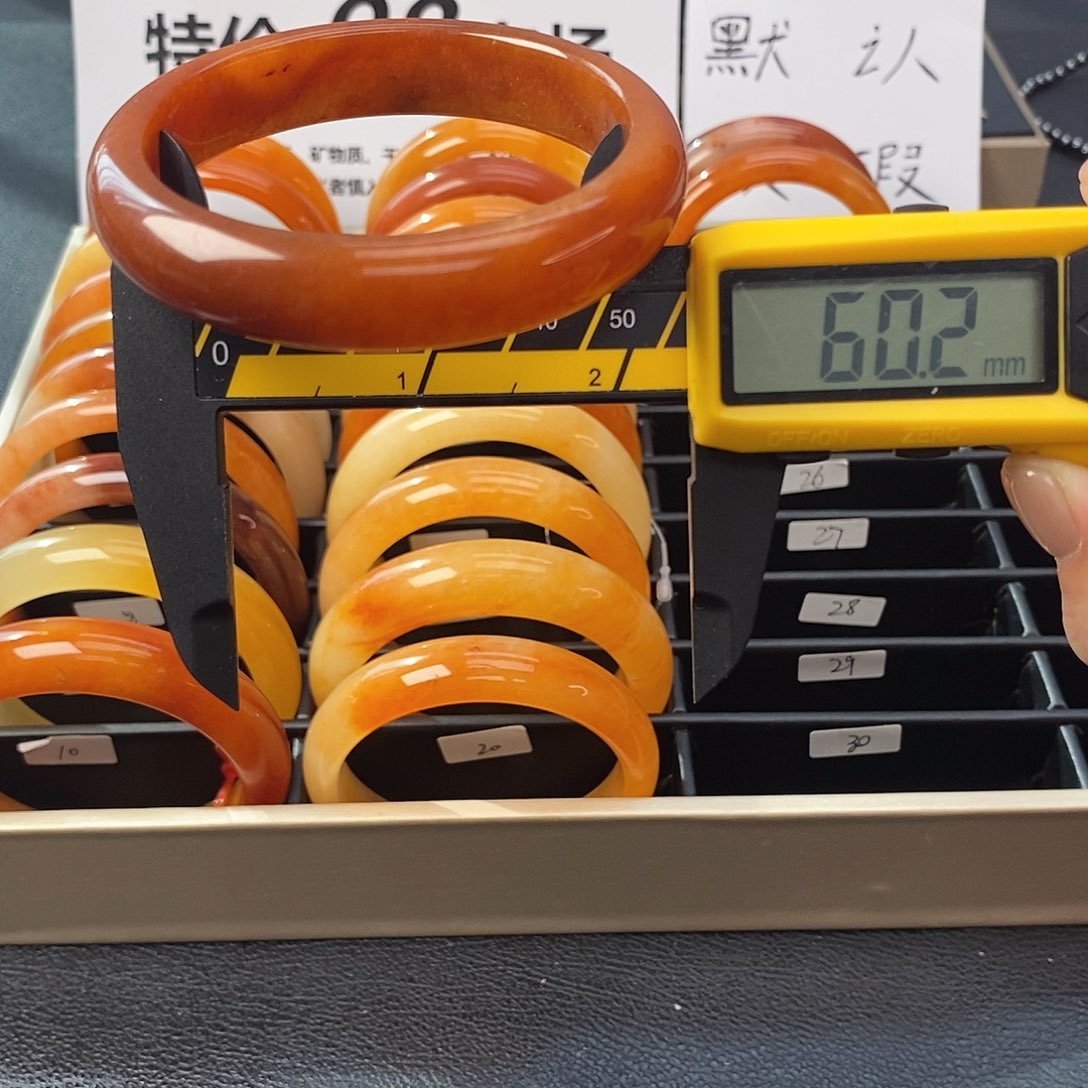 未镶嵌石英质玉（黄龙玉）手镯24号