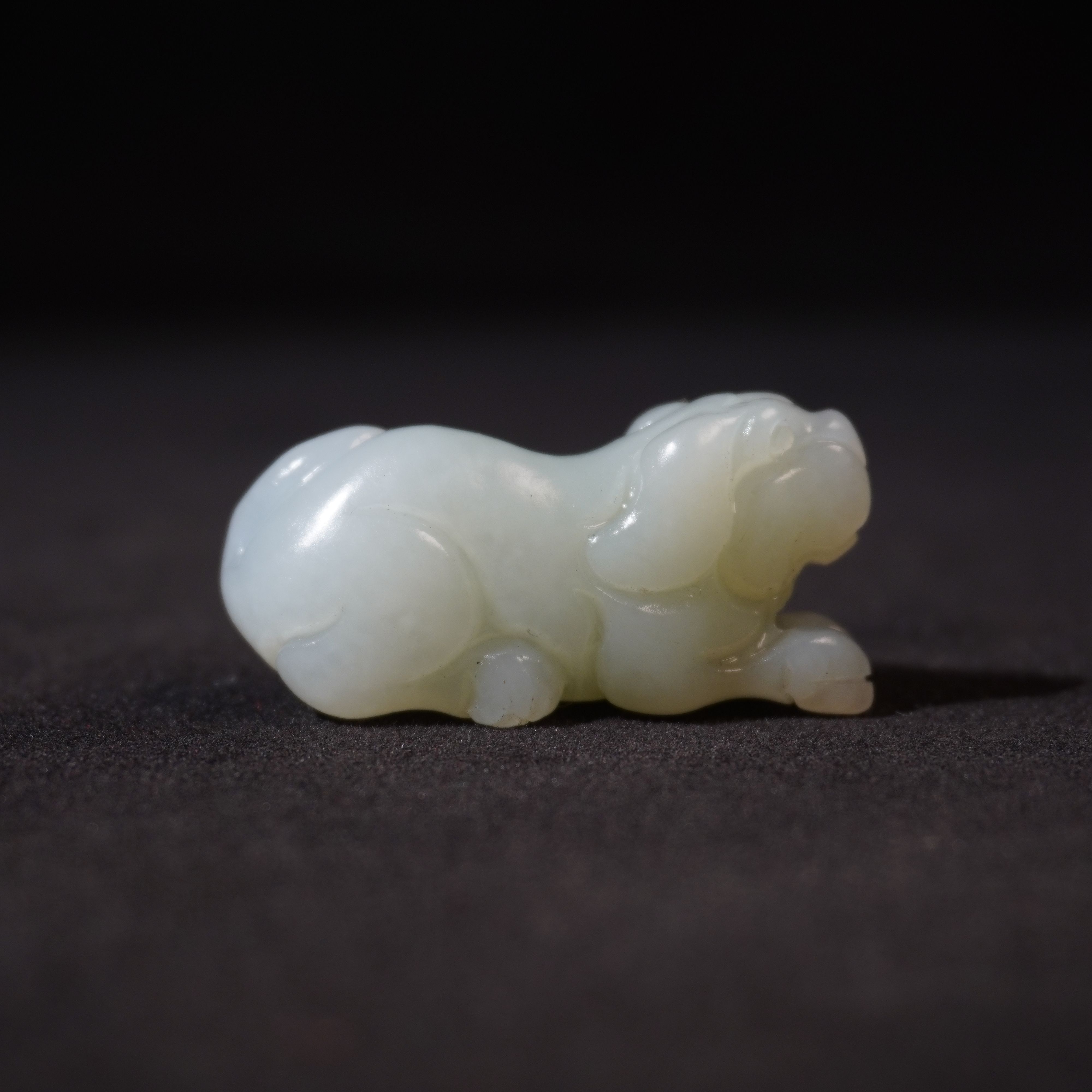 74G11  清 和田玉玉狗手把件