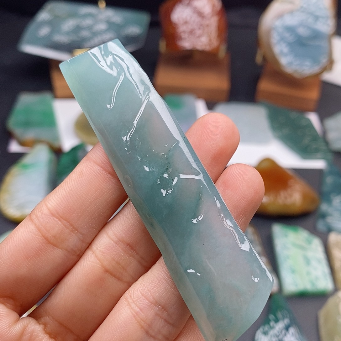 翡翠未镶嵌颈饰?****?翡翠