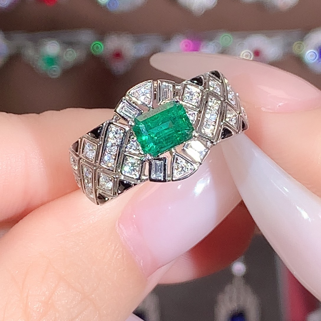 祖母绿铂Pt950镶嵌戒指0.67ct/天然宝石/七天无理由