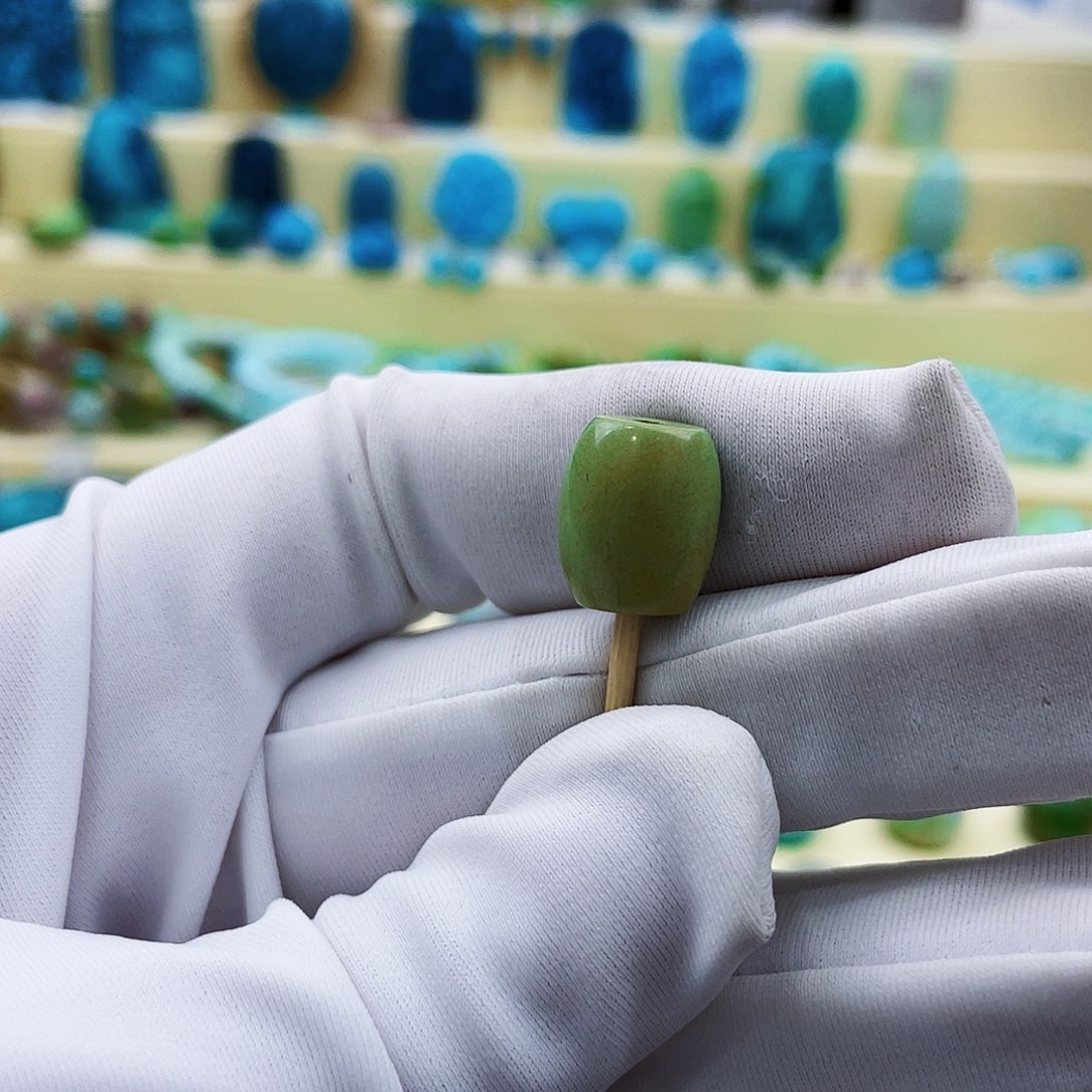 绿松石颈饰未镶嵌