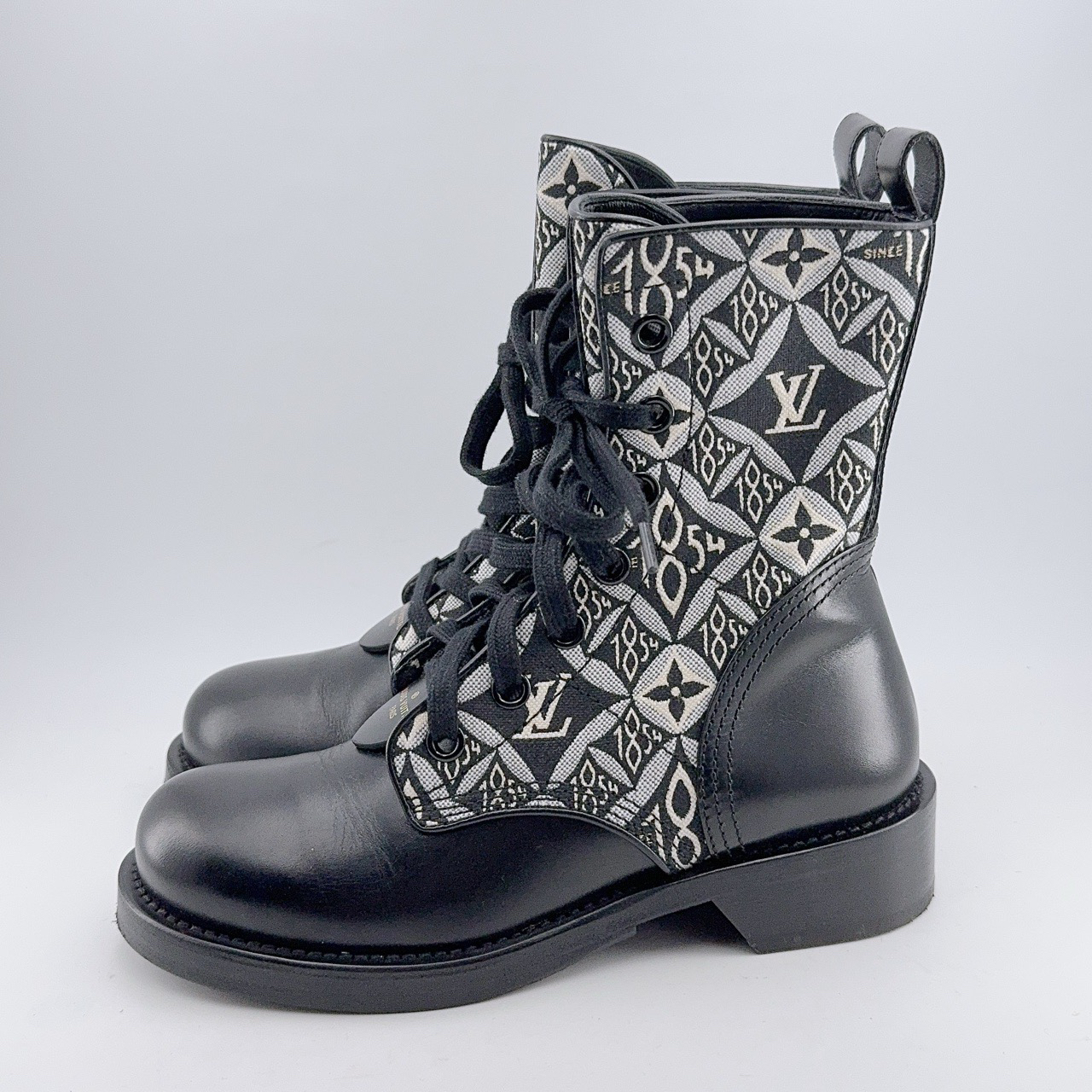 95新 LouisVuitton/路易威登 36码-37码/98新/1854满印马丁靴