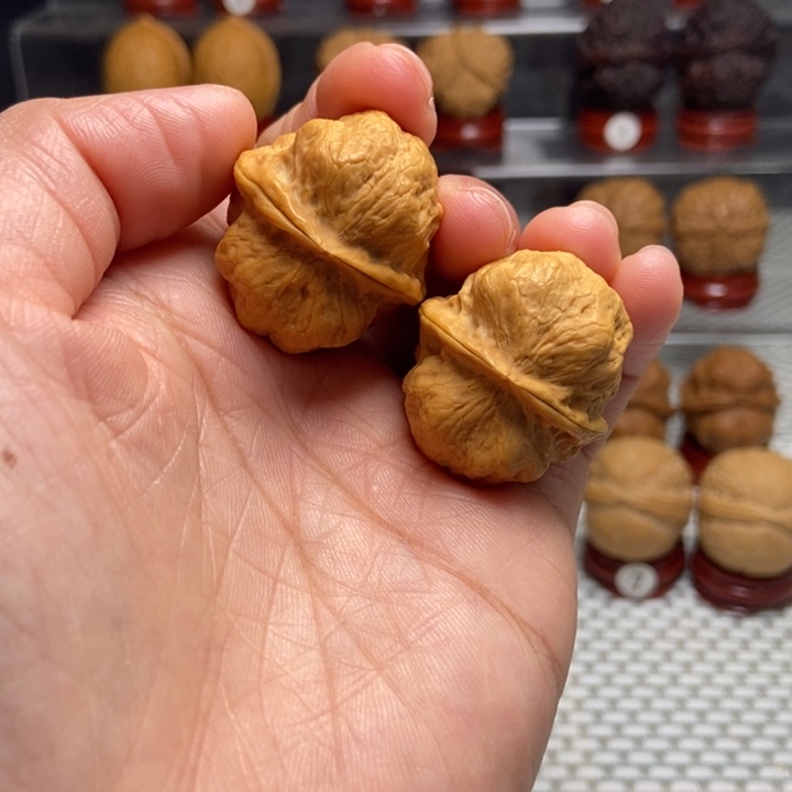 文玩核桃把件11玉龙金蟾