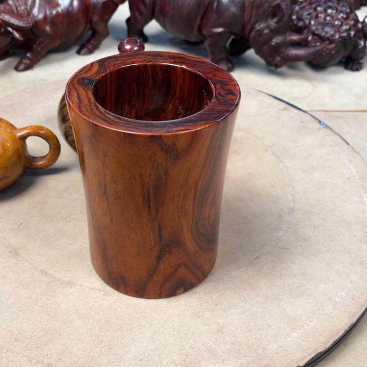 交趾黄檀（大红酸枝）笔筒