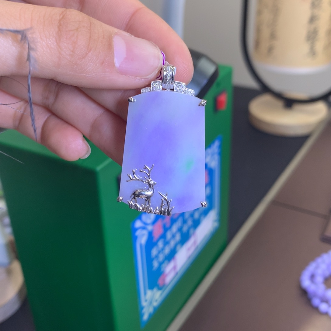 翡翠颈饰18K金镶嵌翡翠
