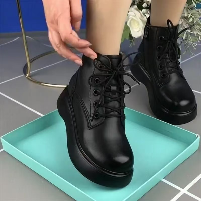 g2025马丁靴加绒冬季冬季妈妈靴子休闲靴子英伦风女圆头