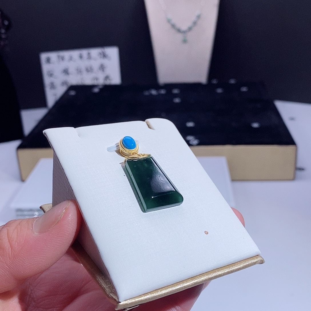 翡翠颈饰银S925镶嵌无事牌