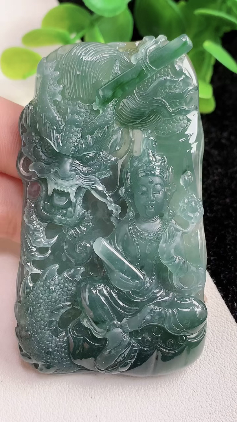 缅甸天然翡翠A货蓝水大势至菩萨牌挂件尺寸72.2–41-8.4守护神精雕