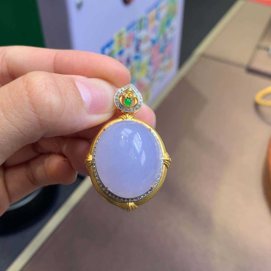 翡翠18K金镶嵌颈饰翡翠