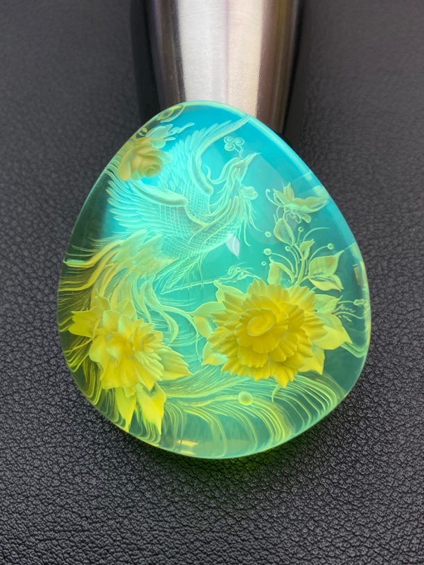 琥珀阴雕 风穿牡丹 余贤国大师作品