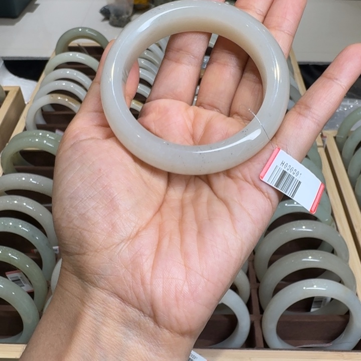 大***喵和田玉（糖玉）未镶嵌手镯