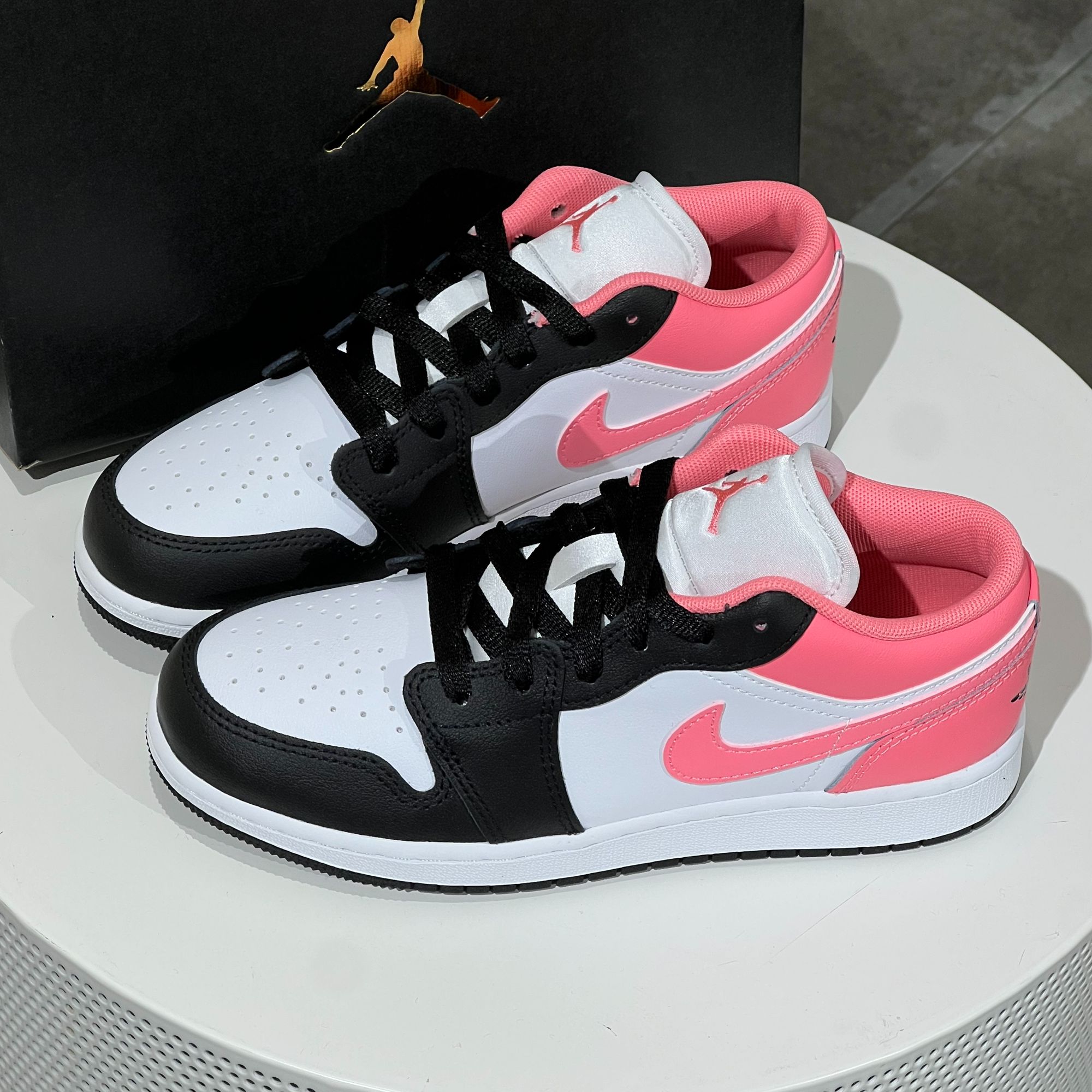NIKE/耐克黑粉撞色AJ1 GS复古 低帮 运动鞋 553560-025