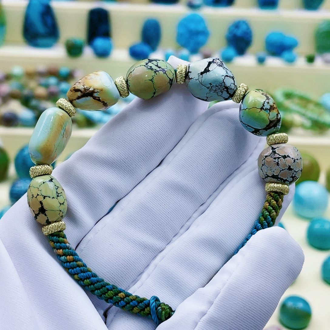 绿松石颈饰未镶嵌