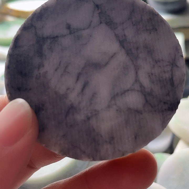 翡翠颈饰未镶嵌毛料1