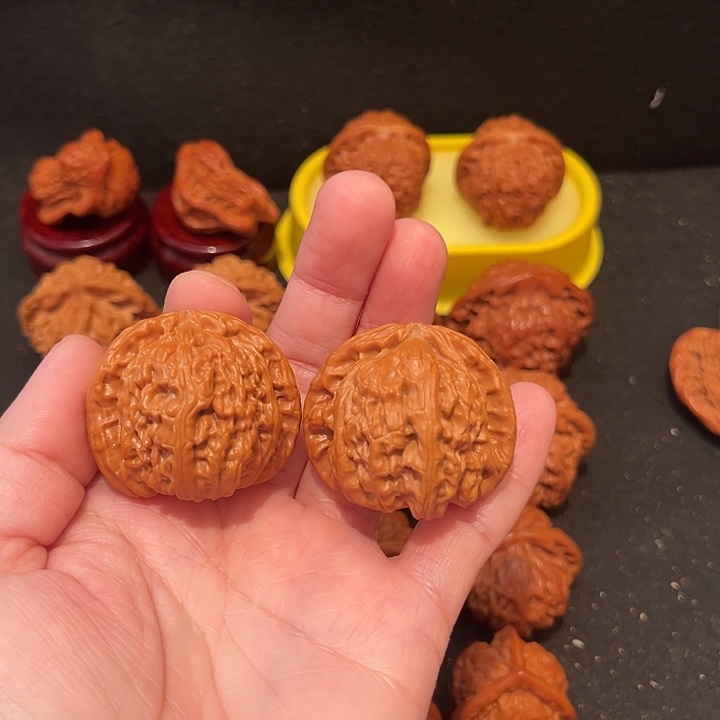 煊****文玩核桃把件白狮子