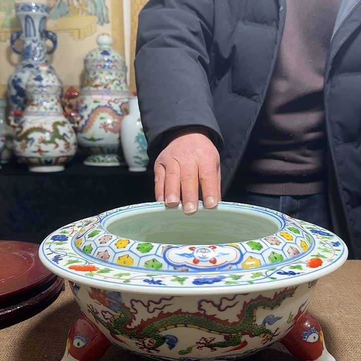 摆件                