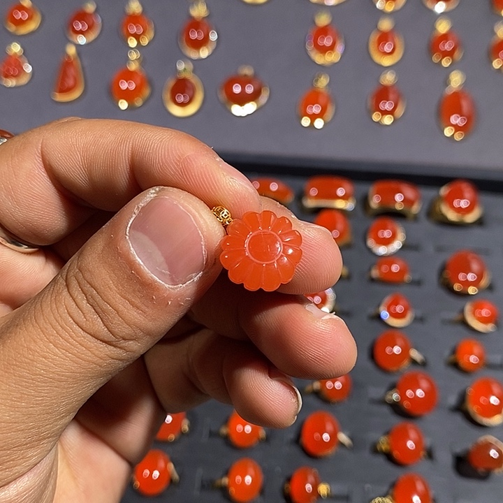 南红玛瑙吊坠(不含链)18K金镶嵌