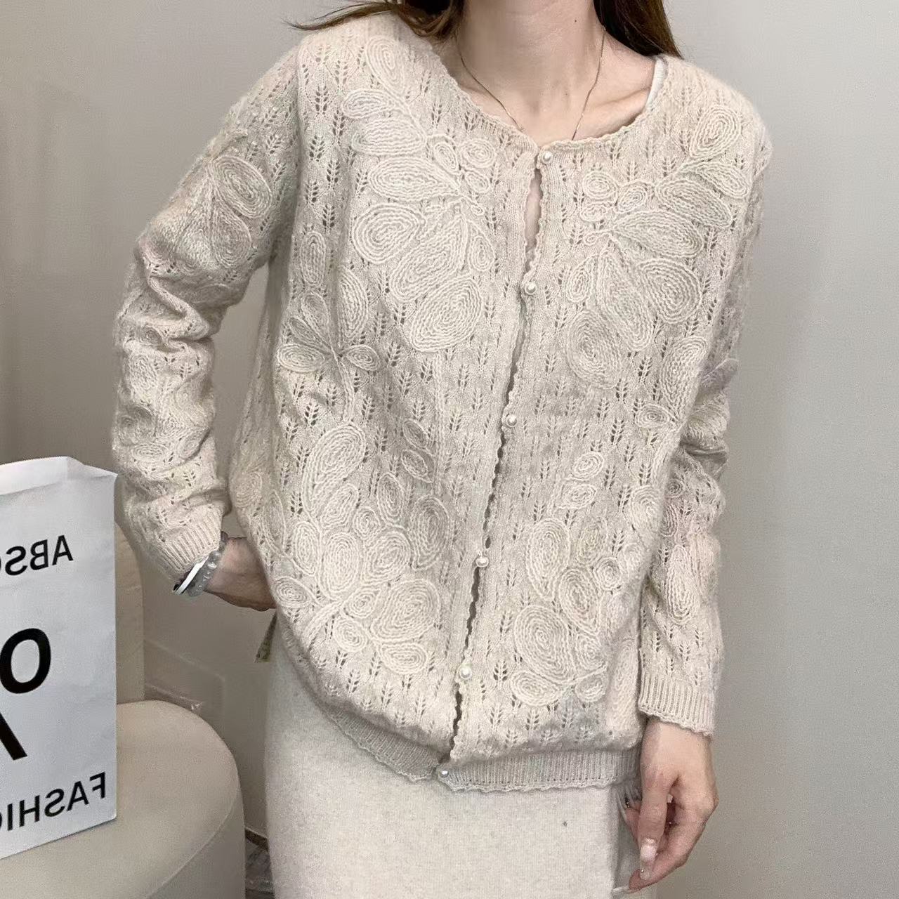 【百分百山羊绒】轻奢241722-100羊绒重工时尚手工钩花镂空针织开衫