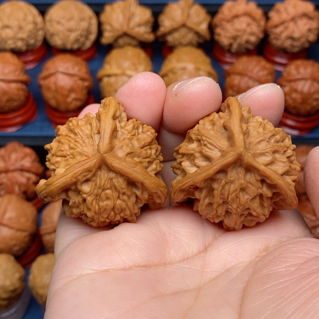 把件文玩核桃手捻野生精品盘山正奔