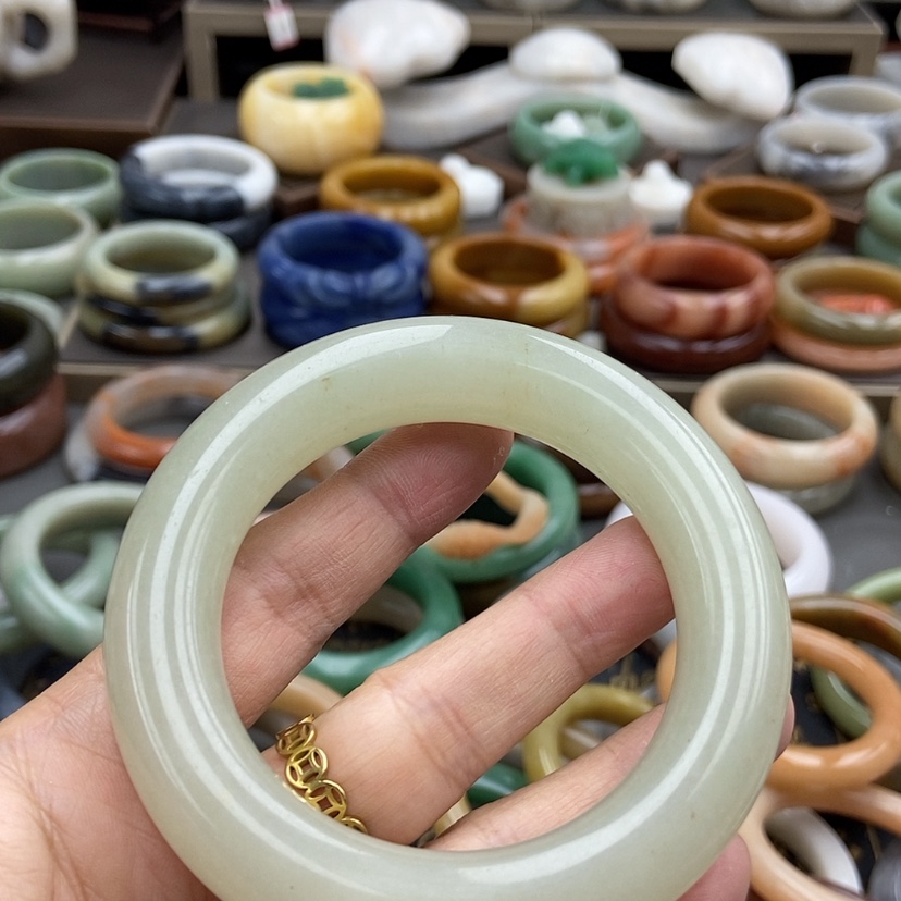 【闪购商品】石英质玉手镯55未镶嵌