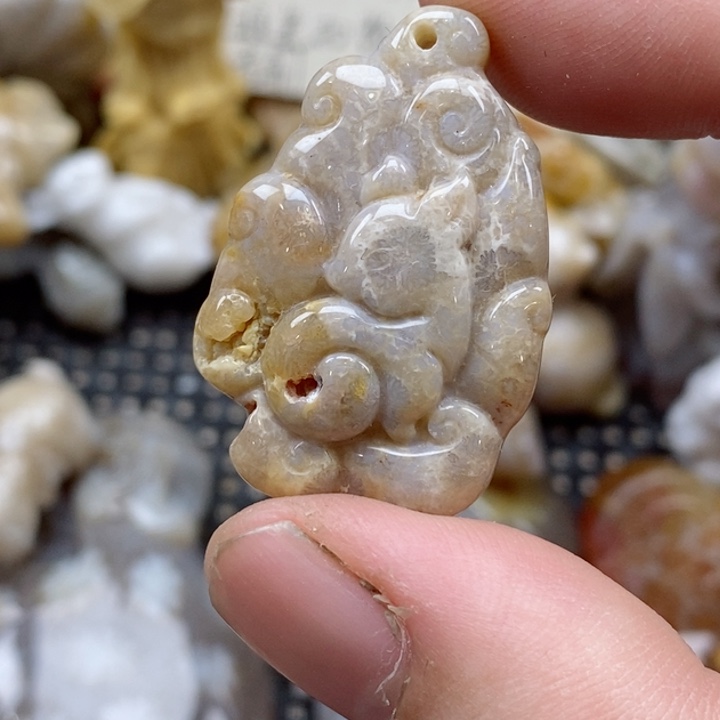 颈饰未镶嵌硅化珊瑚（珊瑚玉）有瑕 小