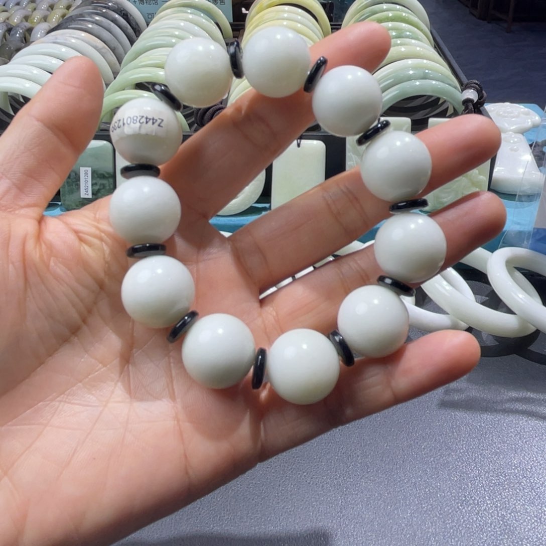 蓝田玉（蛇纹石化大理石玉）手链未镶嵌金***牛