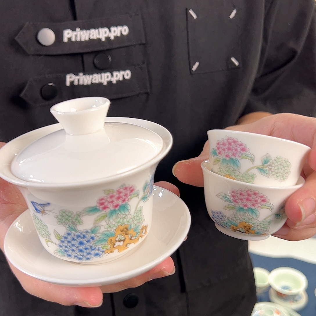 盖碗很漂亮，我很喜欢