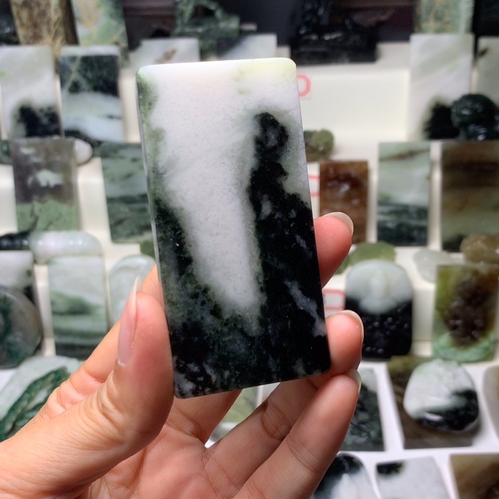 独山玉未镶嵌颈饰