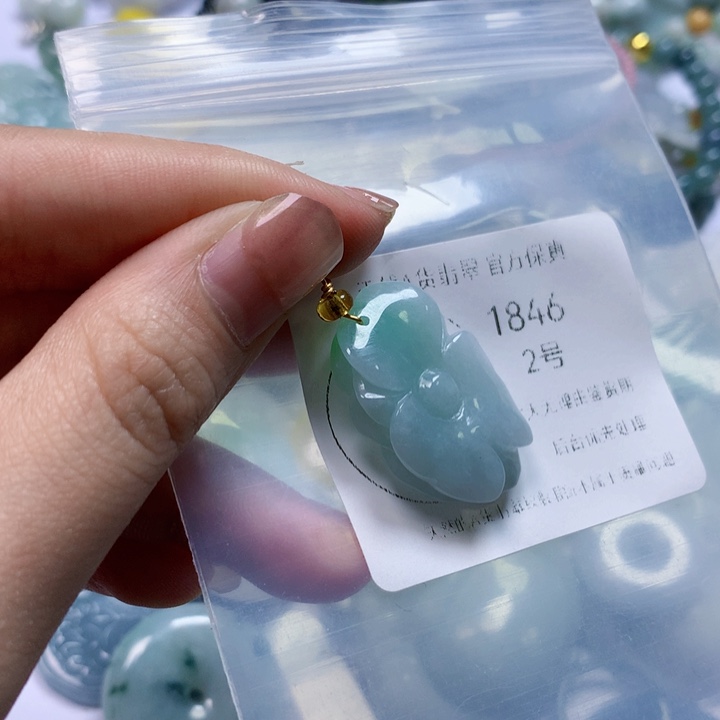 翡翠颈饰未镶嵌翡翠