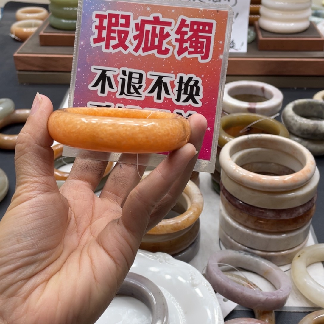 咪***喵未镶嵌手镯石英质玉