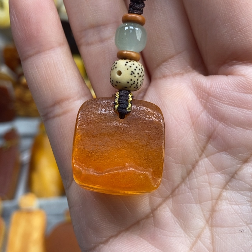 【闪购商品】琥珀颈饰未镶嵌