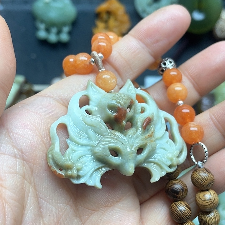 未镶嵌蛇纹石玉颈饰