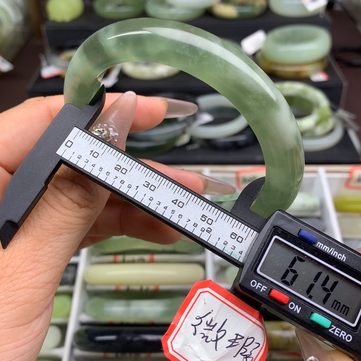 蛇纹石玉未镶嵌手镯1028