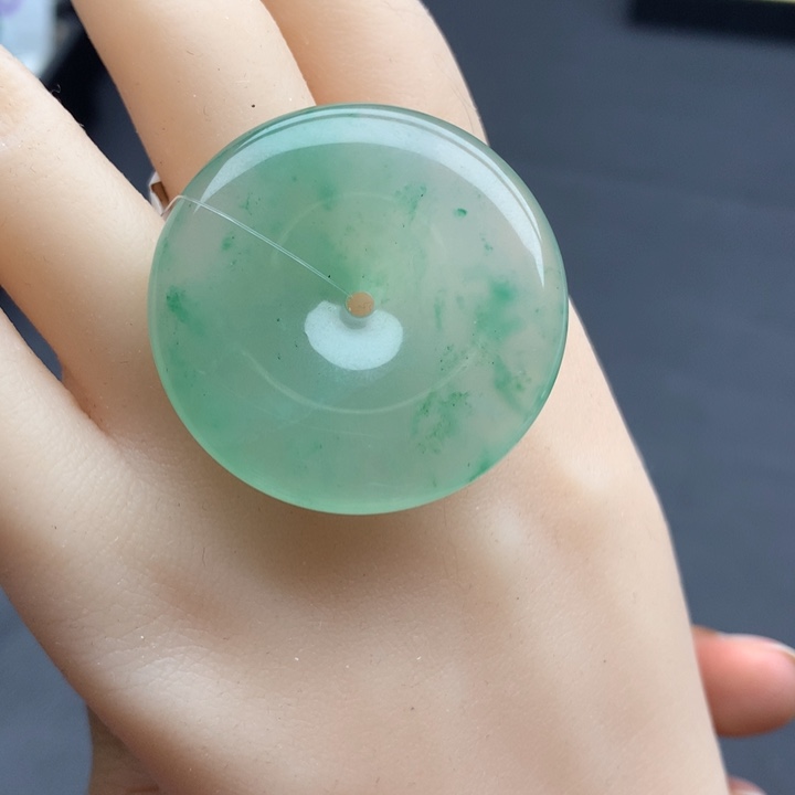 石英质玉颈饰未镶嵌平安扣