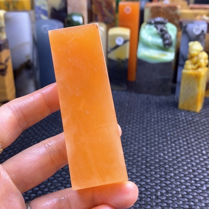 云南石三****酒青田石印章石