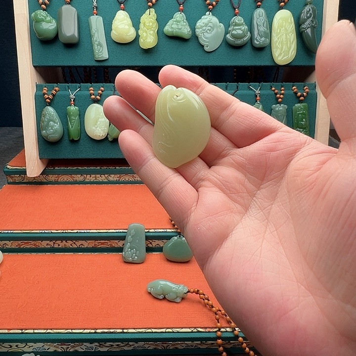 和田玉颈饰未镶嵌