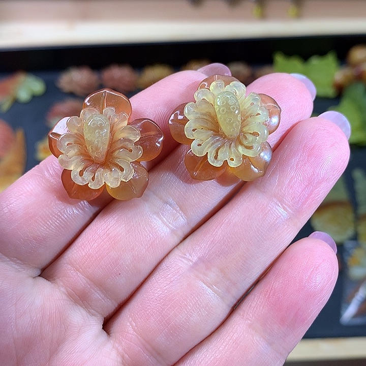 未镶嵌蛇纹石玉耳饰浮****）