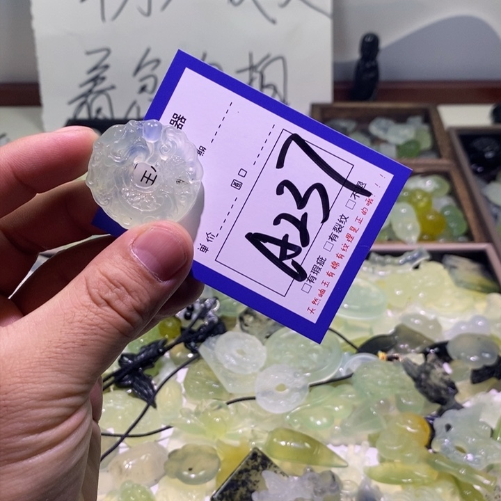 蛇纹石玉颈饰未镶嵌D****y