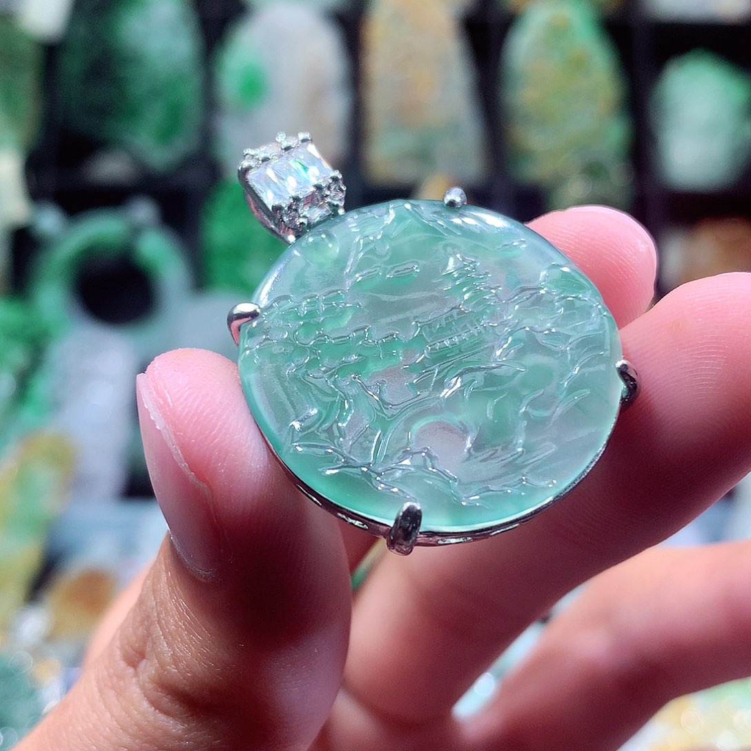 翡翠未镶嵌颈饰挂件