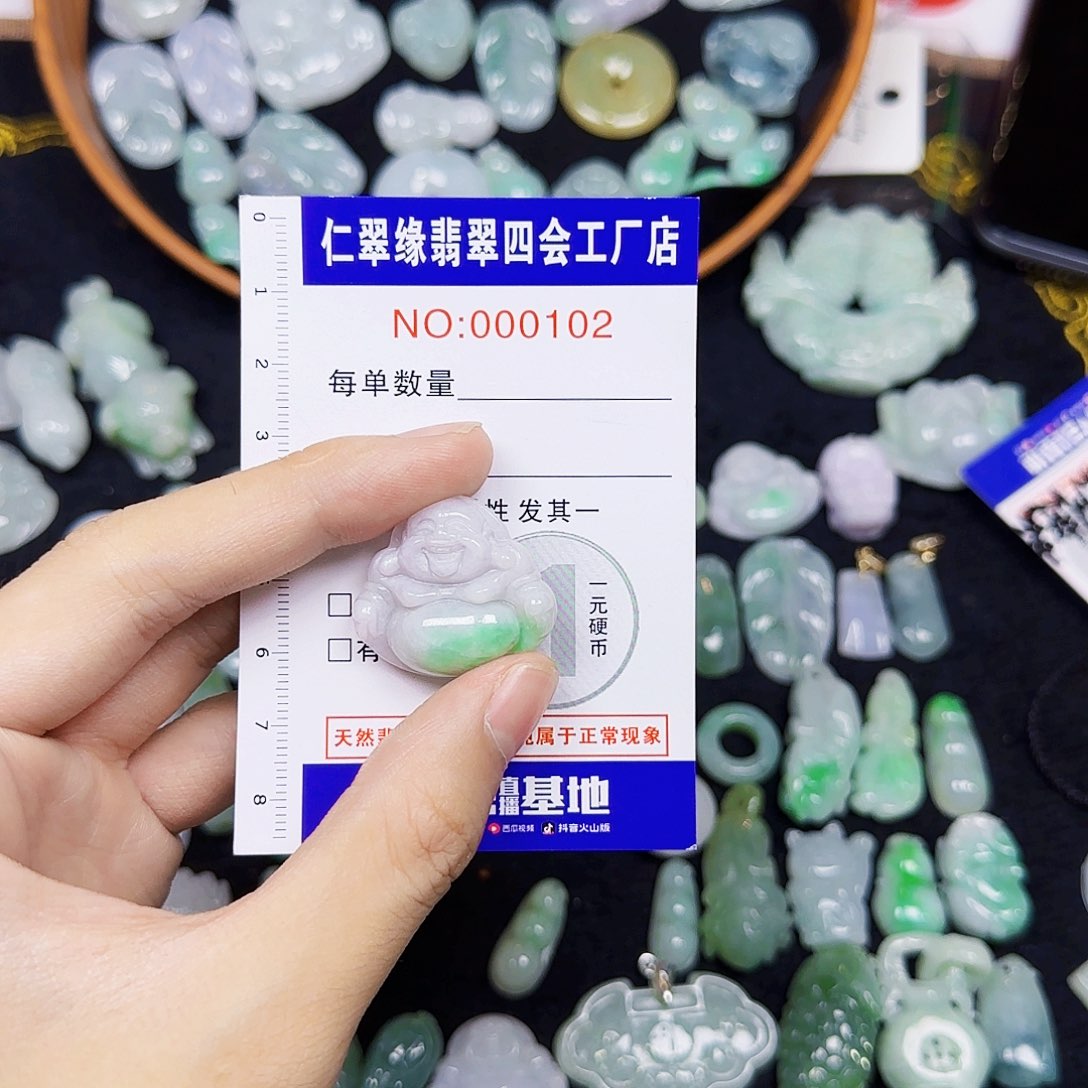 秦***练翡翠未镶嵌颈饰翡翠