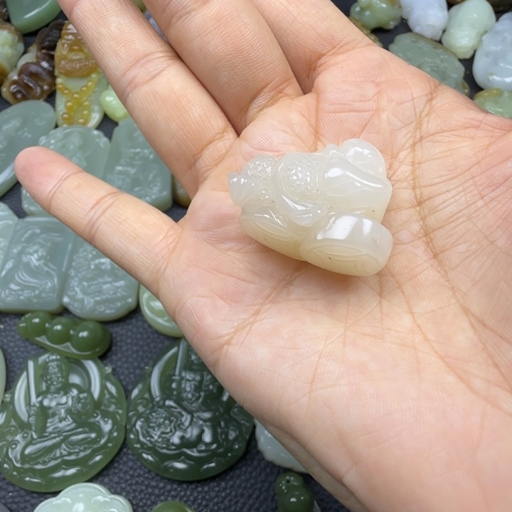 和田玉未镶嵌颈饰