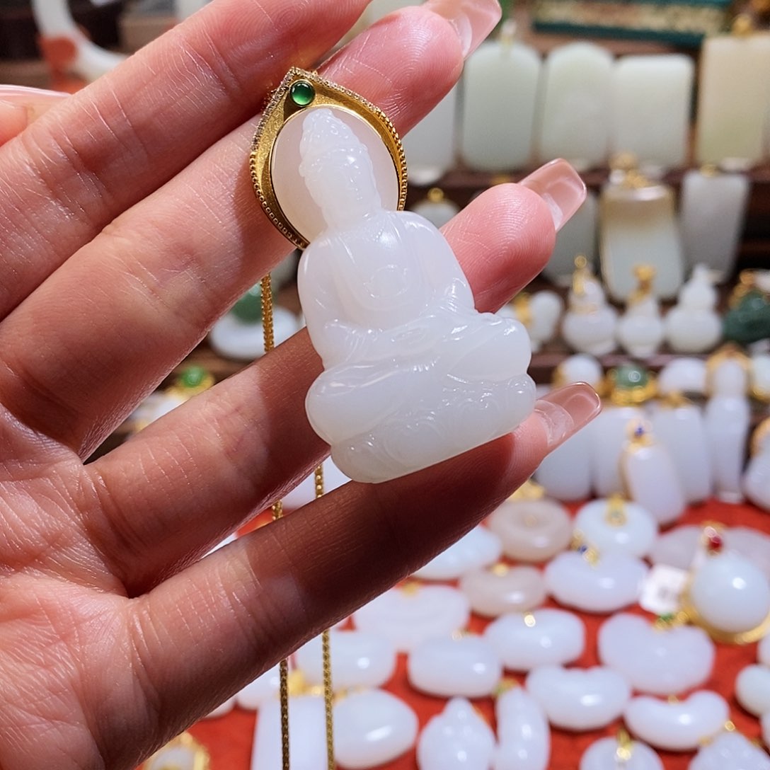 和田玉吊坠(不含链)18K金镶嵌喜*