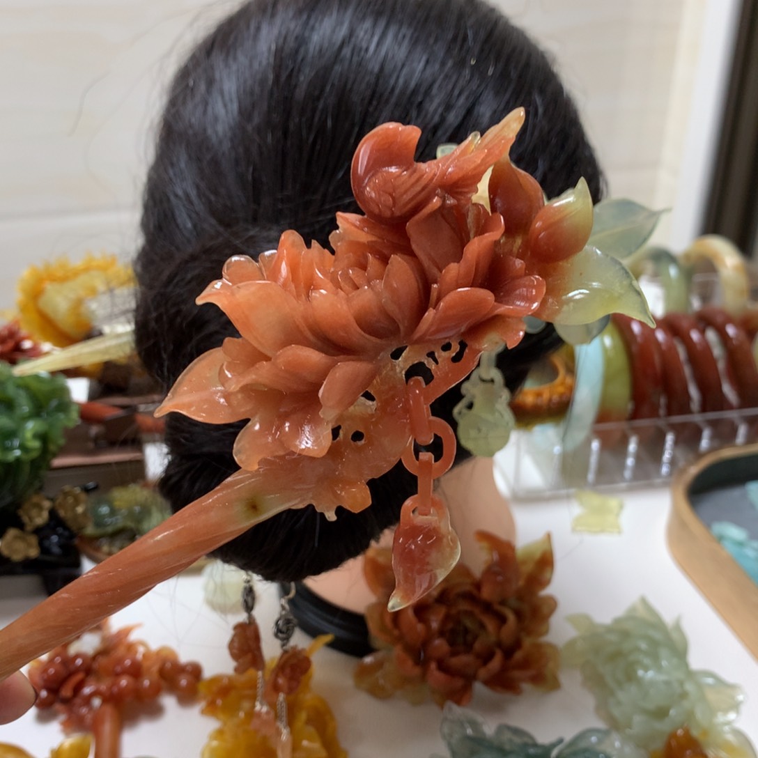 蛇纹石玉发饰未镶嵌公**绘