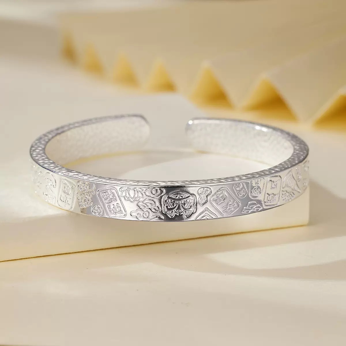 999.9银吉言锤纹镯