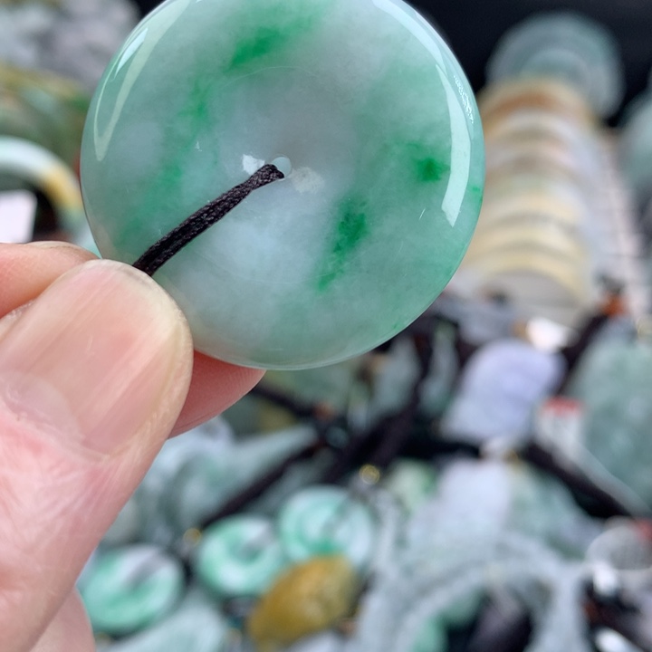 翡翠颈饰未镶嵌吊坠