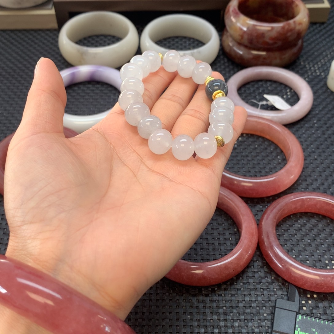 石英岩玉未镶嵌手镯